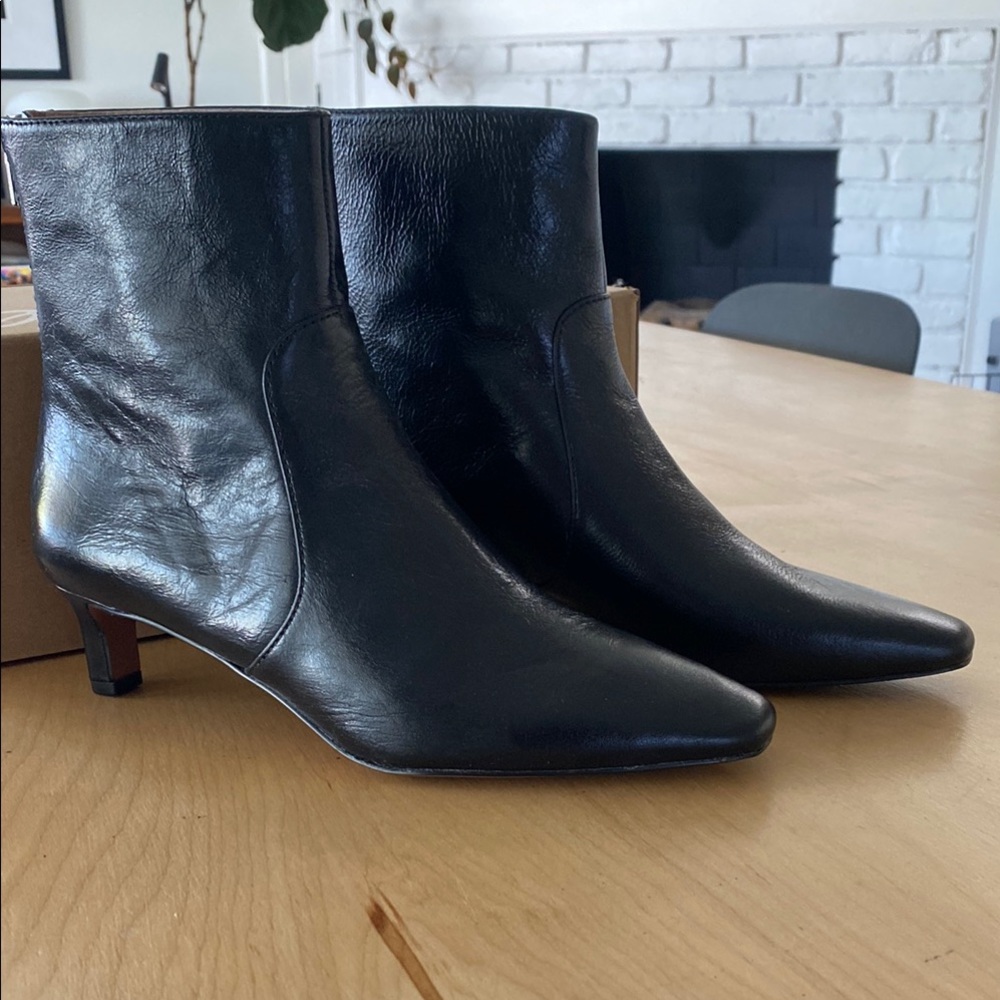 Madewell Black Heeled Boots Sleek Minimalist Design